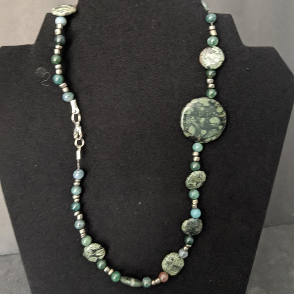 Handmade beads necklace - Picture 3 of 3